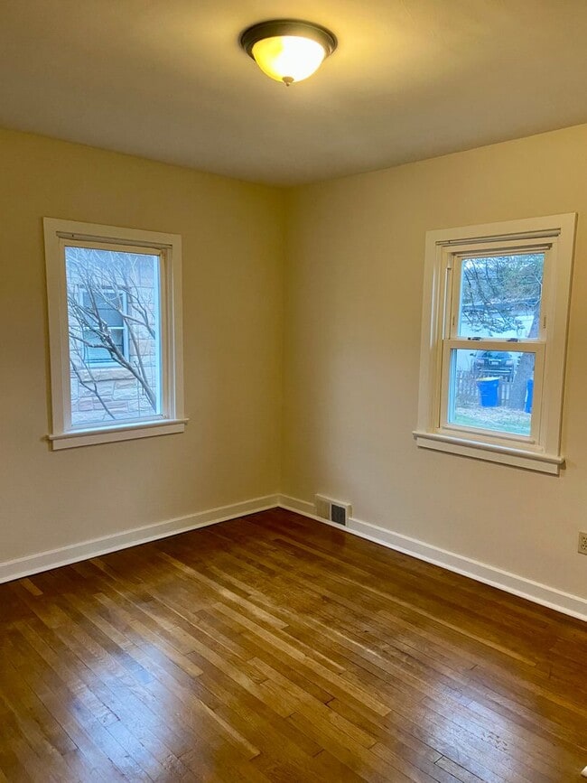 Building Photo - 4701 Lancaster St