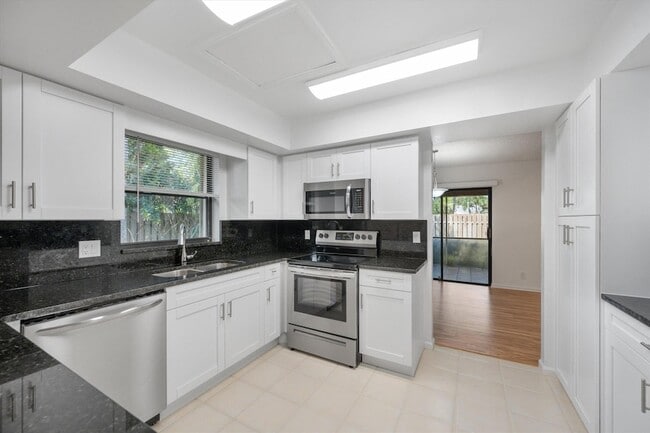 Building Photo - 13511 Jonquil Pl