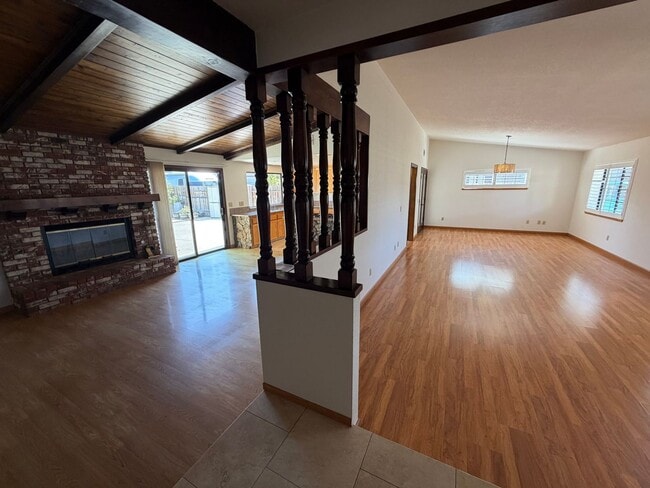 Building Photo - 818 Harrison Dr