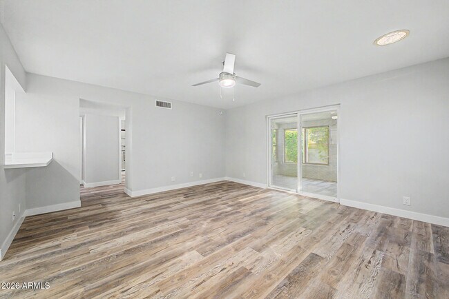 Building Photo - 4143 E Crescent Ave