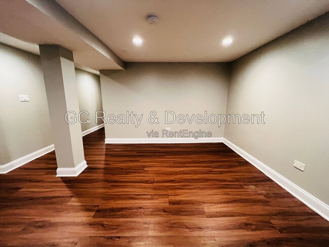 Building Photo - 3739 W Shakespeare Ave