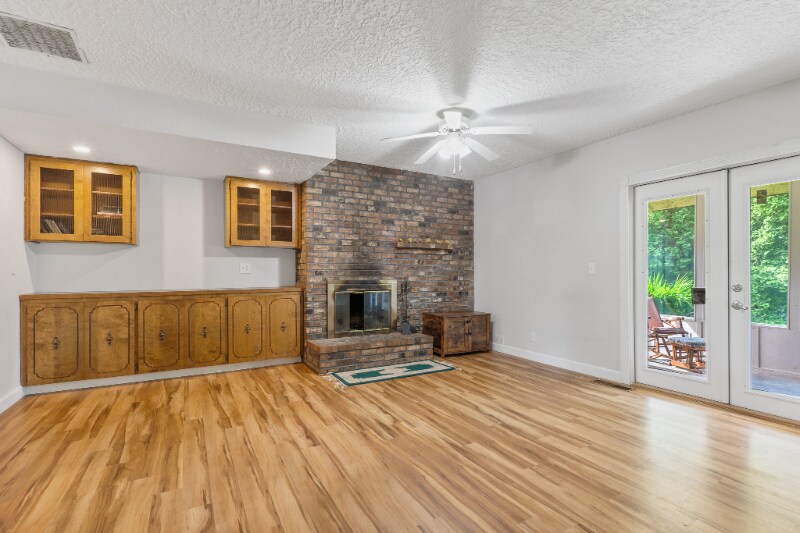 Building Photo - 9423 NE Woodridge St