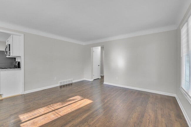 Building Photo - 31611 Lonnie Blvd