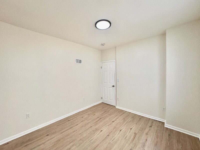 Building Photo - 122 Shephard Ave