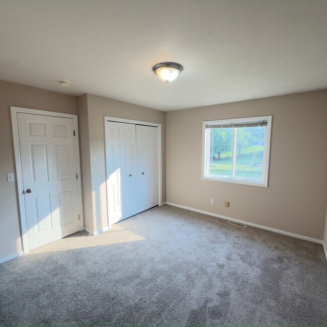 Building Photo - 4443 Hillrise Ct NE