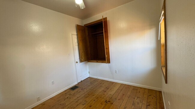 Building Photo - Cute Bungalow - 2Bed 1Bath - Duplex in Downtown Grand Junction!!!