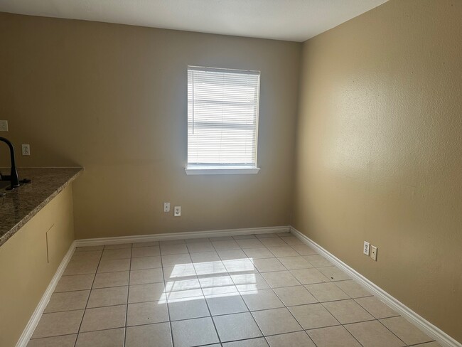 Building Photo - 300 Rice St