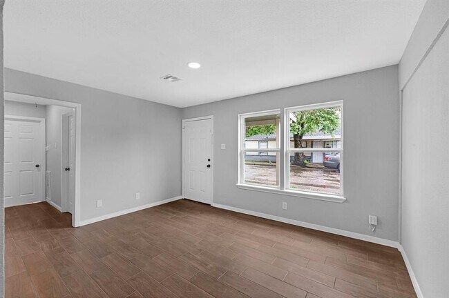 Building Photo - 1925 Ojeman Rd