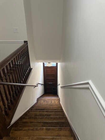 Building Photo - 418 Pleasant St