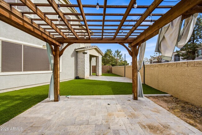 Building Photo - 668 N Sparrow Ct