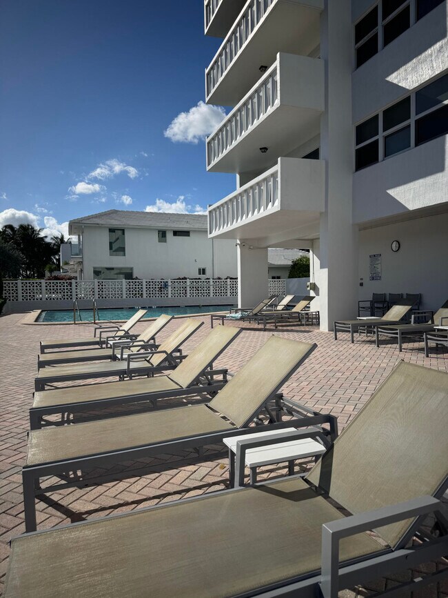 Building Photo - 2100 S Ocean Dr