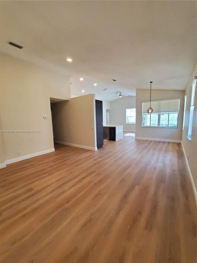 Building Photo - 858 Briar Ridge Rd