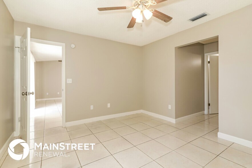 Building Photo - 1597 Twin Oak Dr W