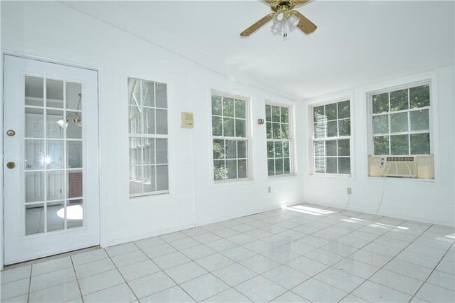 Building Photo - 2030 Hunters Trail Dr