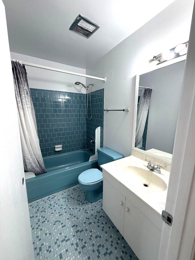 Building Photo - 1234 Pleasant Valley Dr