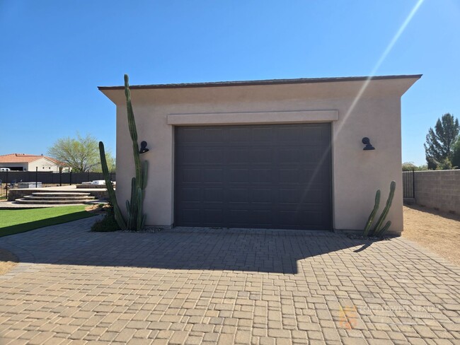 Building Photo - Stunning 2-bed, 2-bath Casita in North Phoenix