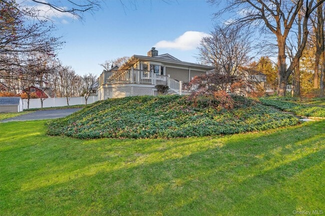 Building Photo - 350 Spring St