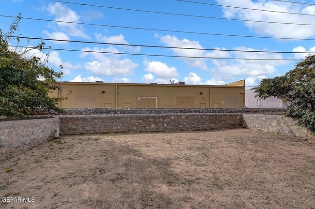 Building Photo - 1909 Karen Sue Pl