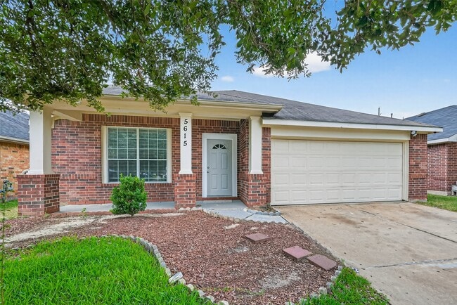 Building Photo - 5615 Brookhollow Oaks Trail