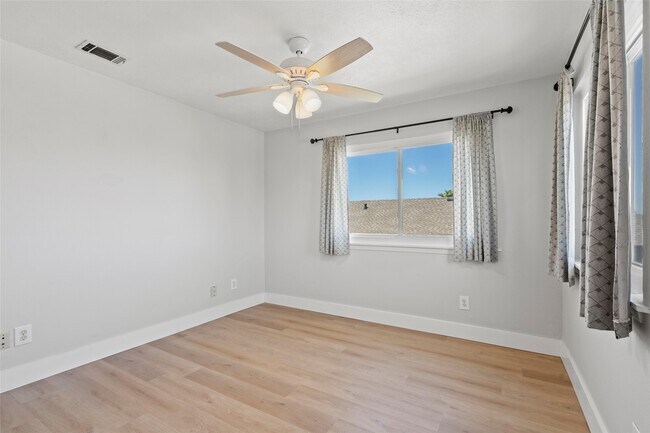 Building Photo - 4034 Reeves Dr