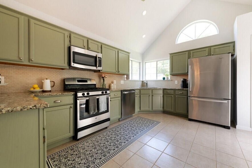 Building Photo - 16303 Lone Wolf Dr