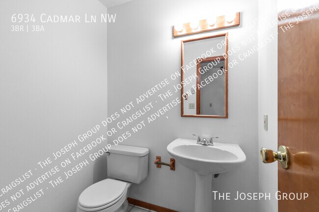 Building Photo - 6934 Cadmar Ln NW