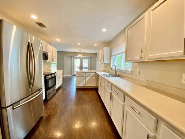 Building Photo - 1801 Apache Trail
