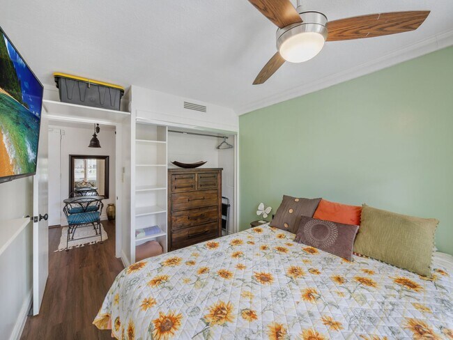 Building Photo - Stunning Fully Furnished 1 bedroom ALL utilities included!