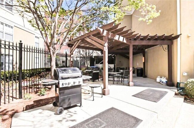 Building Photo - 800 Peachtree St NE