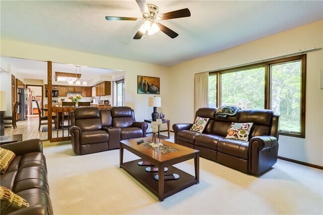 Building Photo - 31 Country Wood Landing
