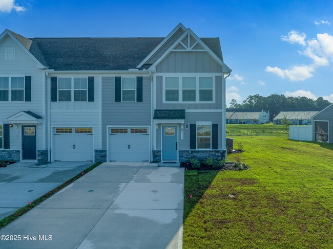 Primary Photo - 3111 Edgehill Dr