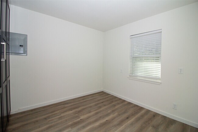 Building Photo - 7 Woody Creek Dr