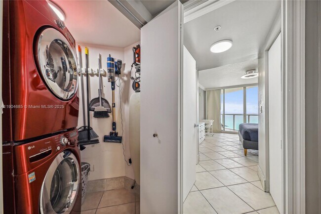 Building Photo - 16699 Collins Ave