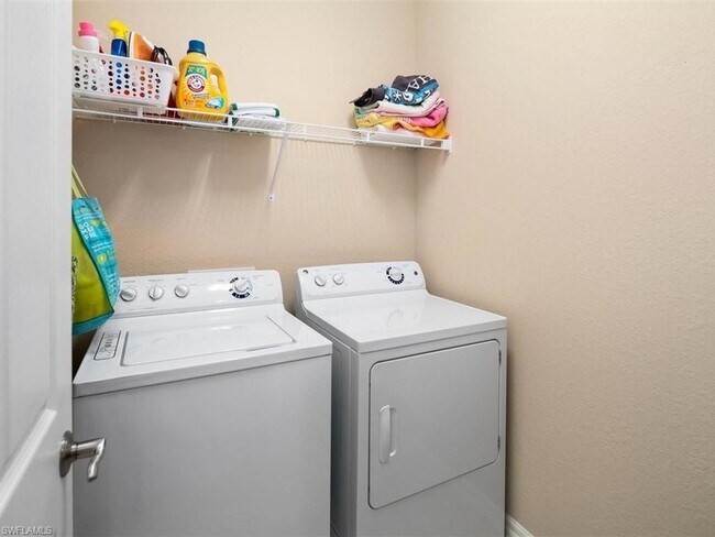 Building Photo - 9071 Albion Ln N