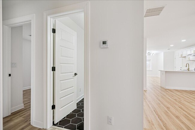 Building Photo - 5186 Broken Oak Dr