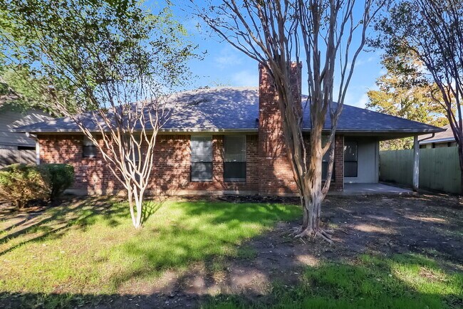 Building Photo - 6216 N Park Dr