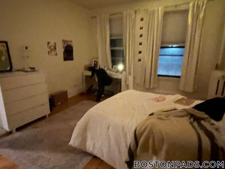 Building Photo - 12 Glenville Ave