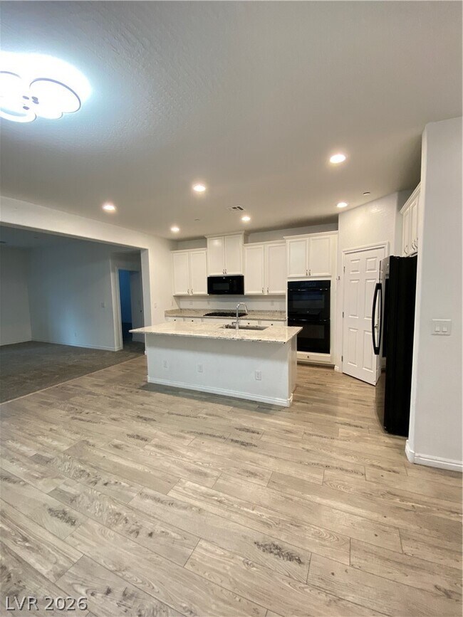 Building Photo - 3176 Fern Nook Ave