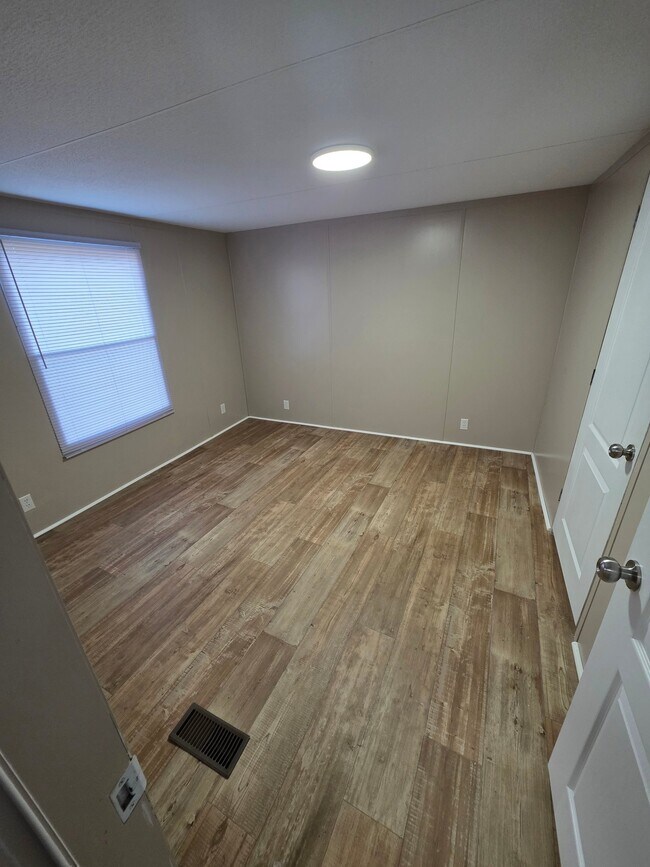 Building Photo - 1011 Jane Cir