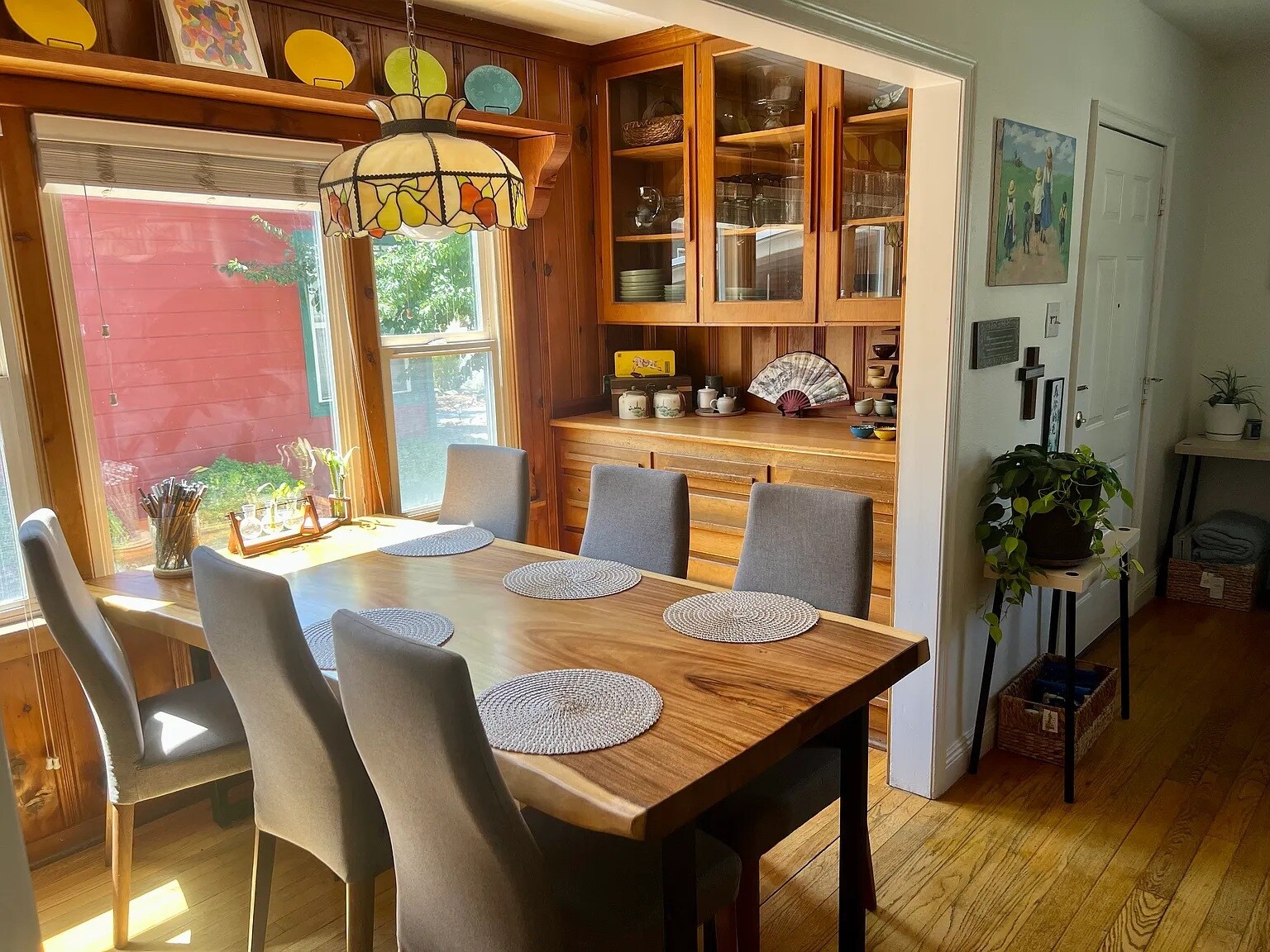 Dining - 1626 Hoyt St