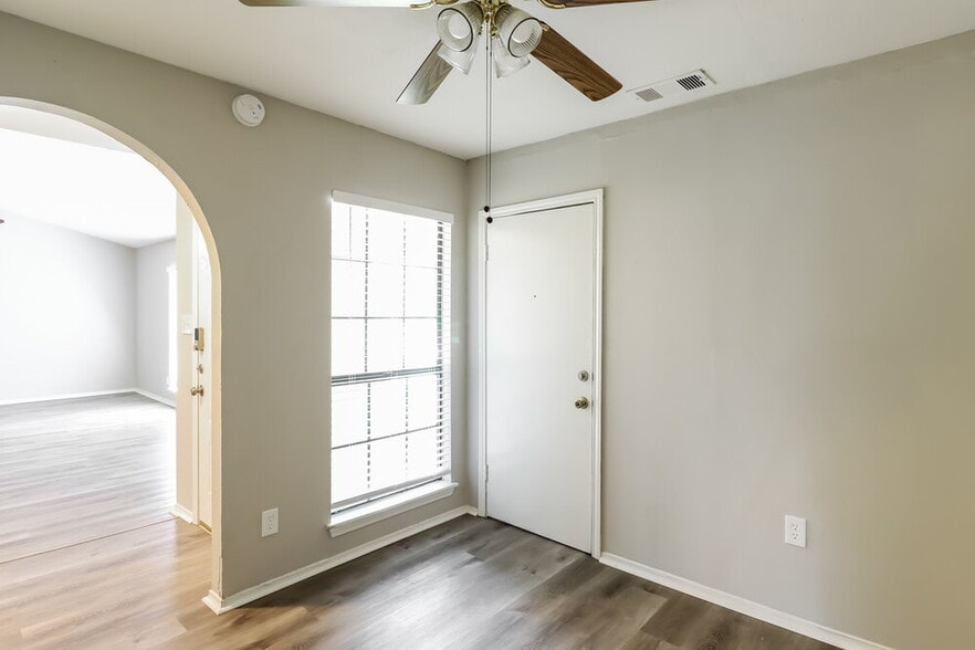 Building Photo - 1702 Clark Trail