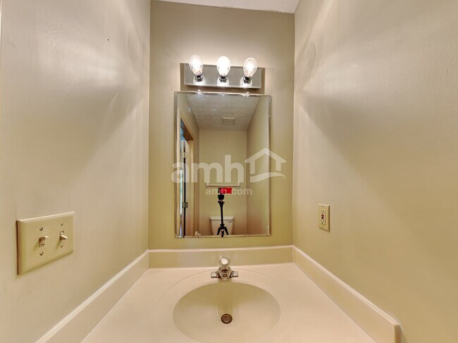 Building Photo - 7938 Windrift Pl