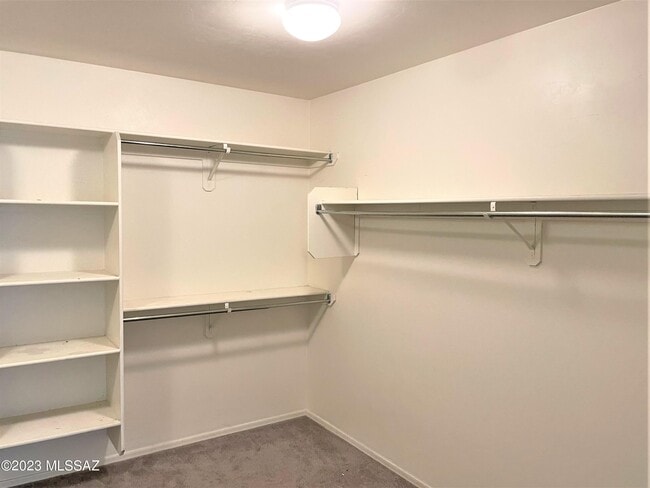 Building Photo - 9450 N Andrina Dr