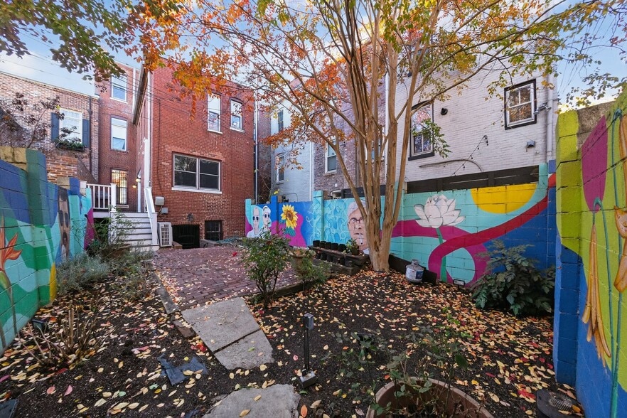 Building Photo - 917 O St NW