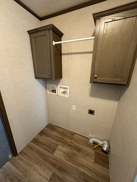 Building Photo - 14139 S Western Ave