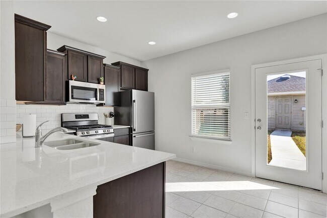 Building Photo - 380 Witchhazel Way