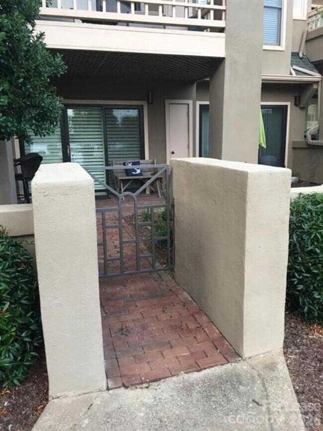 Building Photo - 2 Bedroom Condo in  Portside at Davidson Landing!