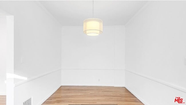 Building Photo - 1125 1/2 Glenville Dr