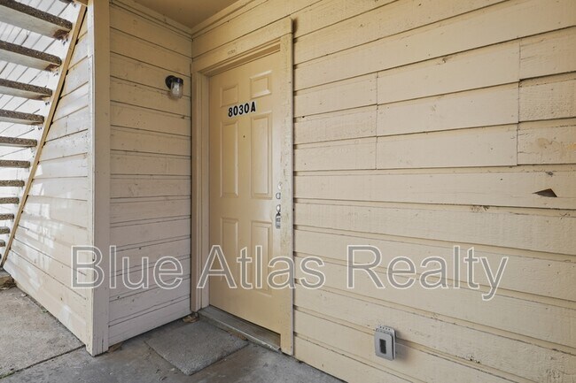 Building Photo - 8030 Cambridge Cir