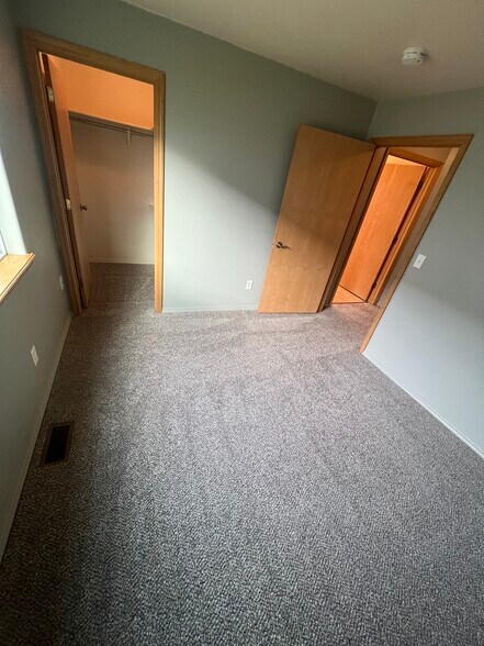 Building Photo - 803 E Riggs St